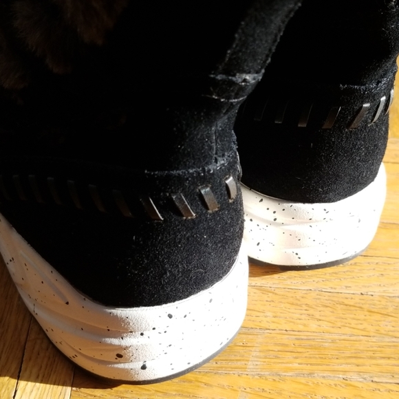 ❄ Earth Black Suede Faux Fur Roamer Boots - Picture 4 of 8